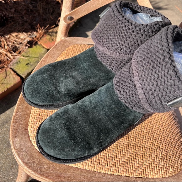 UGG Women's Shaina Ankle Boot - Picture 5 of 9